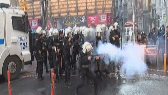 Galatasaray Meydanı’nda izinsiz gösteriye polis müdahalesi