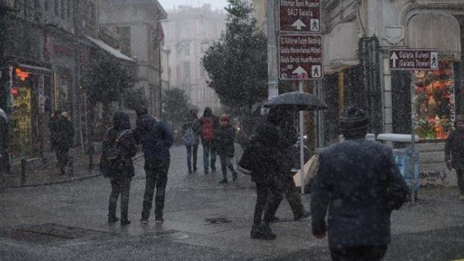 İstanbul’da kar yağışı devam ediyor, İstanbul trafiğindeki son durum
