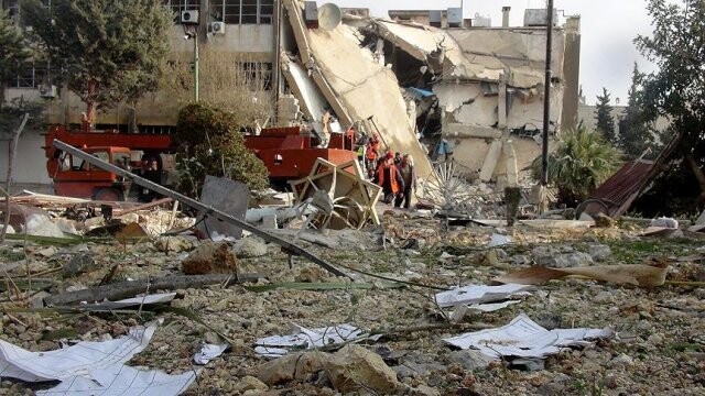 Rus jetleri İdlib&#039;de okul bombaladı: 5&#039;i çocuk 9 ölü