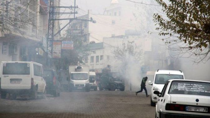 Silopi&#039;de teröristler okul ve sağlık ocağını ateşe verdi