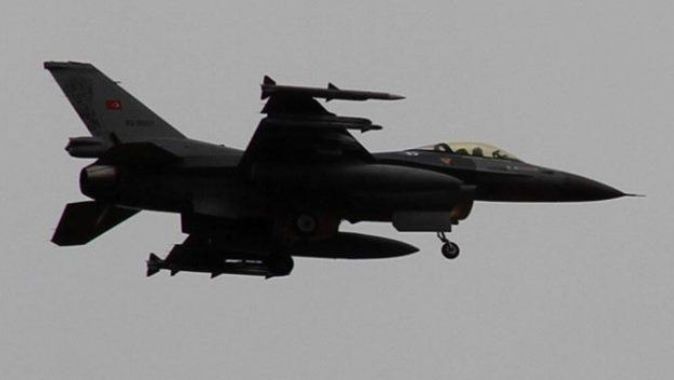 Sınırda 12 F-16’yla devriye uçuşu