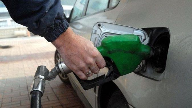 Suudi Arabistan&#039;da benzine yüzde 50-67, motorine yüzde 80 zam yapıldı