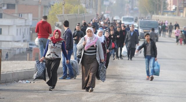 Teröristler Cizre&#039;yi terk etmek isteyen vatandaşlara ateş açtı!