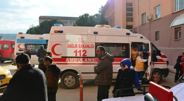 Tokat&#039;ta kamyon ile minibüs çarpıştı, 15 kişi yaralandı