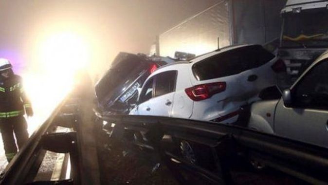 70 araç birbirine girdi: 4 ölü, 30 yaralı