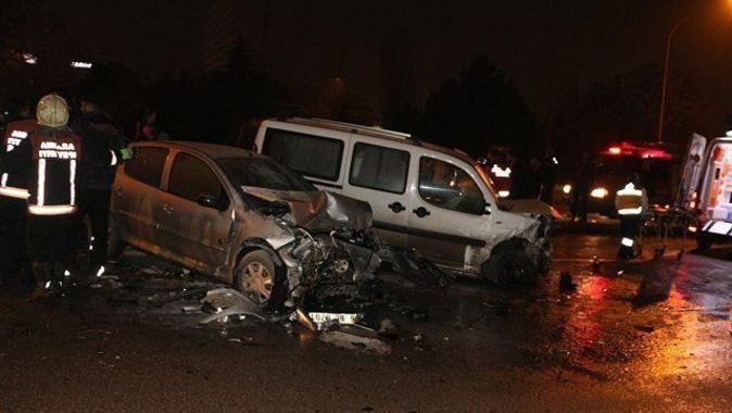 Ankara&#039;da zincirleme trafik kazası: 4 yaralı