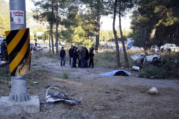 Antalya’da feci kaza: 2 ölü, 3 yaralı