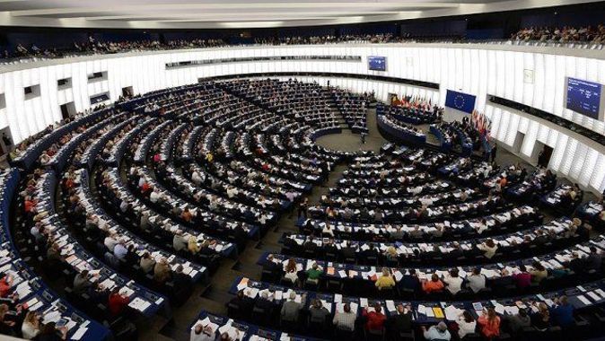 Avrupa Parlamentosu&#039;nda gazeteciye başörtüsü ayrımcılığı