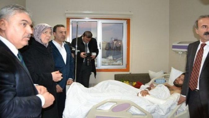 Bakan Ramazanoğlu yaralı işçileri ziyaret etti