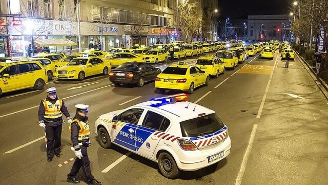 Budapeşte&#039;de taksiciler &#039;Uber&#039; uygulamasını protesto etti