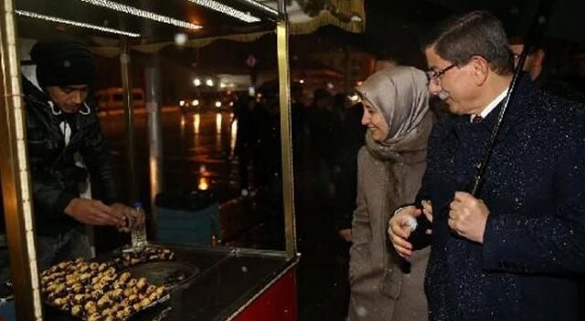 Davutoğlu eşi ile fotoğrafını Instagram&#039;dan paylaştı