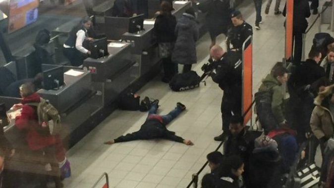 Havalimanında bombacı paniği