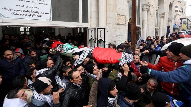 İsrail alıkoyduğu 23 Filistinlinin cenazesini teslim etti
