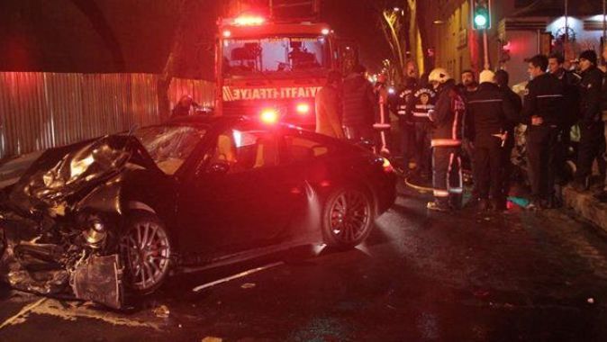 İstanbul&#039;da feci kaza: 1 polis şehit
