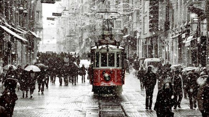 İstanbul&#039;da kar yağışı etkisini arttırdı