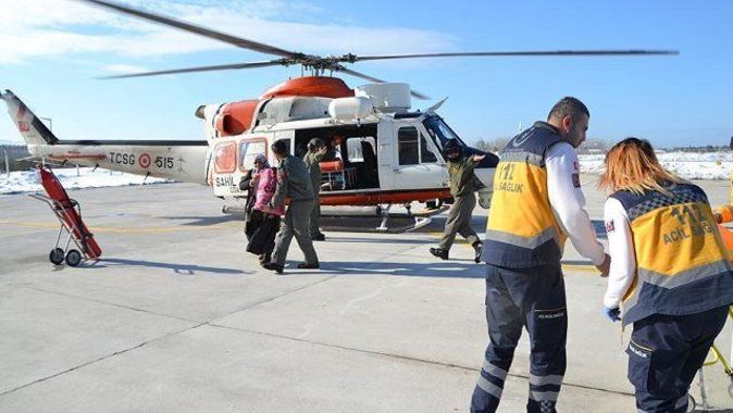 Köyde mahsur kalan hamile kadın helikopterle kurtarıldı
