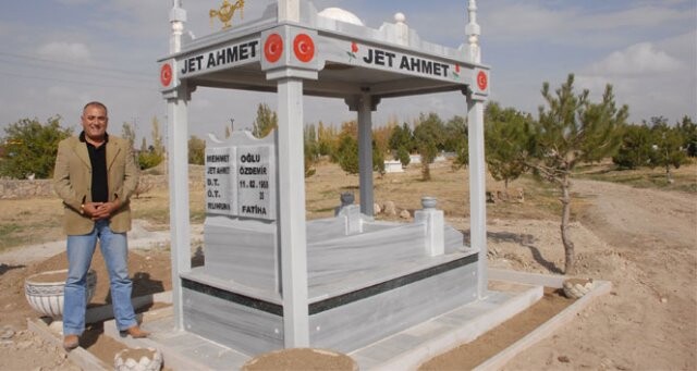 Ölmeden önce mezarını yaptıran &#039;Jet Ahmet&#039; hayatını kaybetti