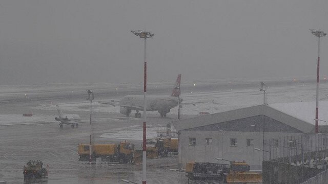 Trabzon&#039;da uçak seferleri yoğun kar yağışı nedeniyle iptal edildi
