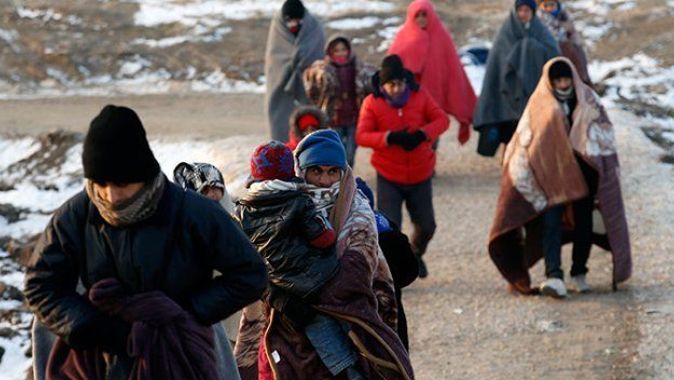 Yüzlerce sığınmacı Yunanistan-Makedonya sınırında mahsur kaldı