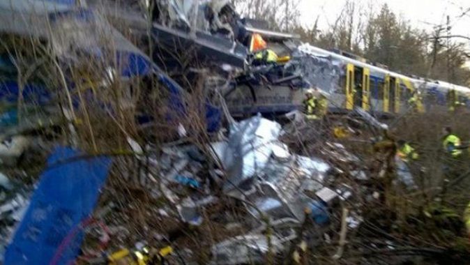 Almanya&#039;daki tren kazasında ölü sayısı artıyor