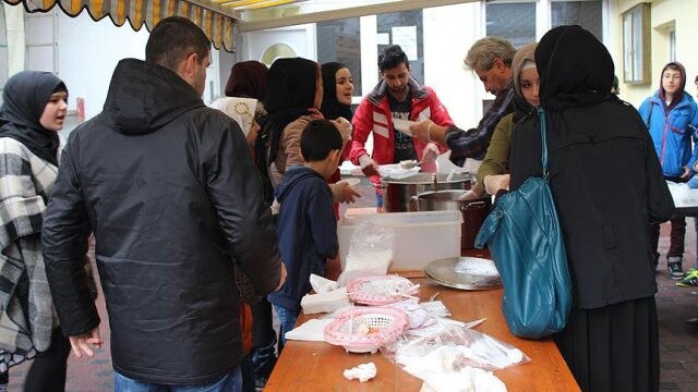 Avrupa&#039;da sığınmacılar için yemek programı