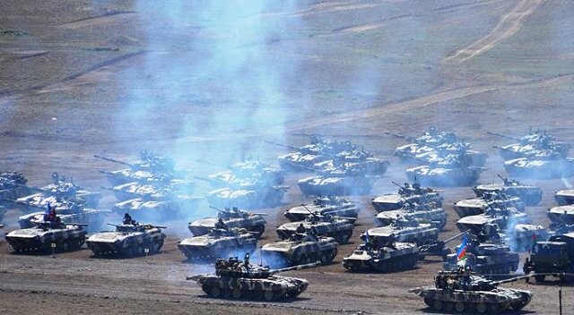 Azerbaycan ordusu savaşa hazırlık tatbikatı yapıyor