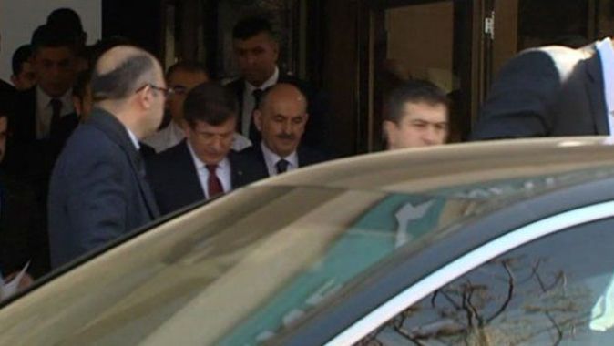 Başbakan Ankara&#039;daki patlamada yaralananları ziyaret etti