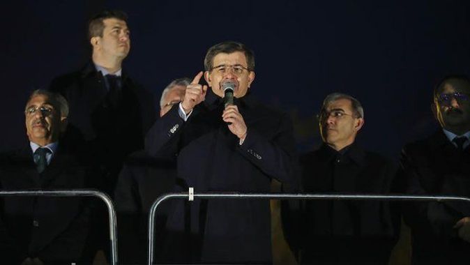 Başbakan Davutoğlu: Al bayrak mazlumların gönderi oldu