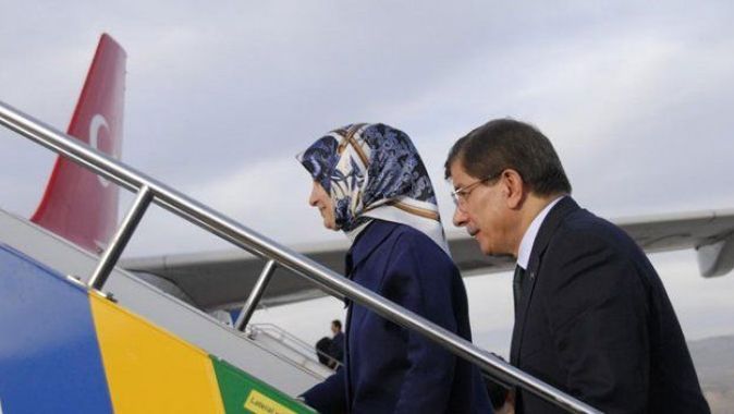 Başbakan Davutoğlu Kazakistan&#039;a geldi