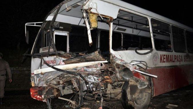 Belediye otobüsü vidanjörle çarpıştı: 22 yaralı