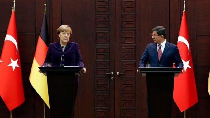Davutoğlu&#039;ndan Alman muhabirine tokat gibi sözler