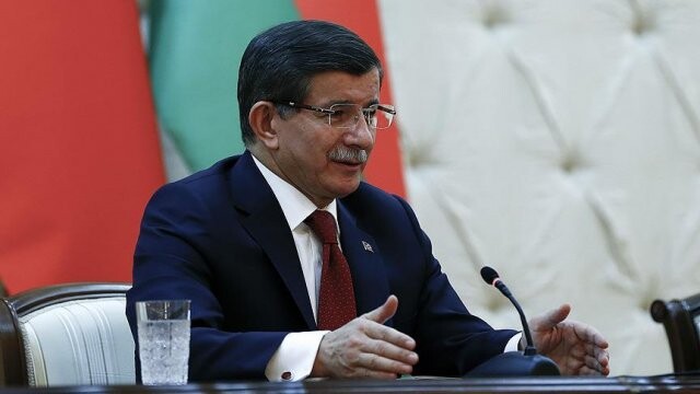 Davutoğlu&#039;ndan Hocalı katliamı için Azerice mesaj