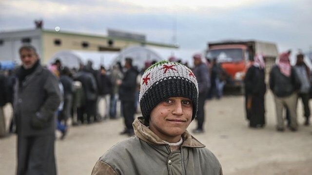 Es-Selame çadır kentindeki Suriyeliler Türkiye&#039;nin yardımlarıyla ayakta kalmaya çalışıyor