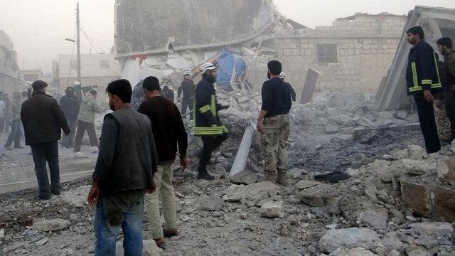 Esed güçleri Muadamiye&#039;ye varil bombası ile saldırdı