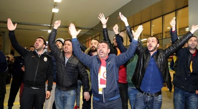 Galatasaray&#039;a havalimanında tepki