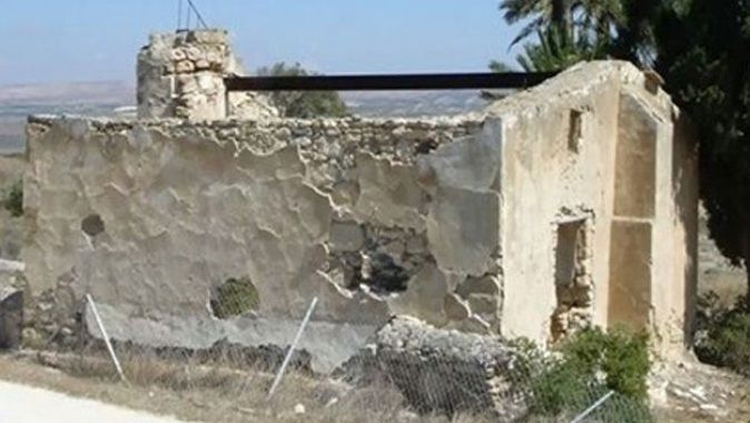 Güney Kıbrıs&#039;ta tarihi cami kundaklandı