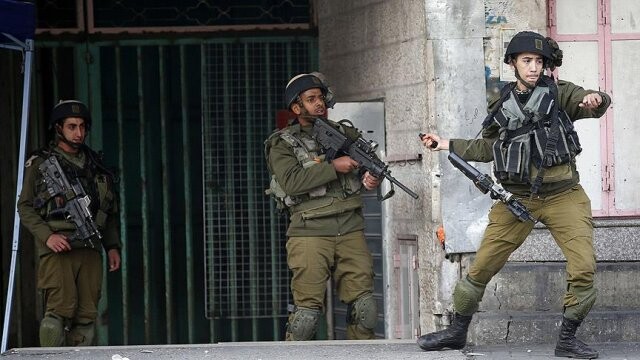 İsrail askerleri Filistinli bir çocuğu öldürdü