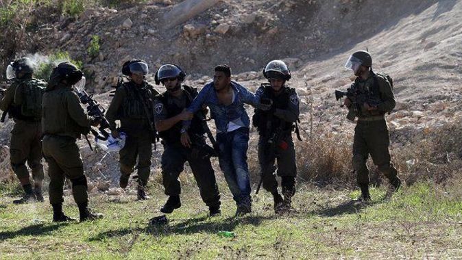İsrail Batı Şeria&#039;da 7 Filistinliyi gözaltına aldı