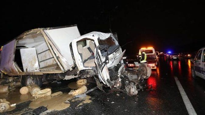 İstanbul&#039;da trafik kazası: 3 yaralı