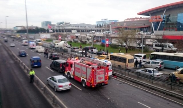İstanbul&#039;da zincirleme kaza, yaralılar var