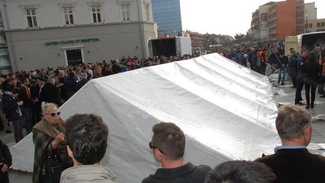 Kosova&#039;da muhalefetten meclis önünde protesto