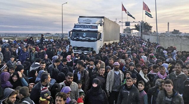 Onbinlerce kişi Türkiye sınırında