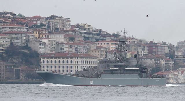 Rus askeri gemileri İstanbul Boğazı&#039;ndan geçti