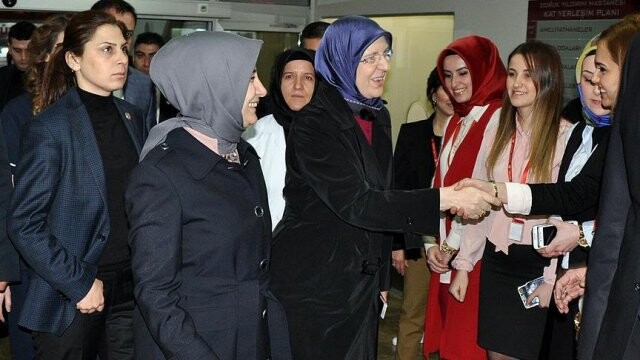 Sare Davutoğlu&#039;ndan beşizlere ziyaret