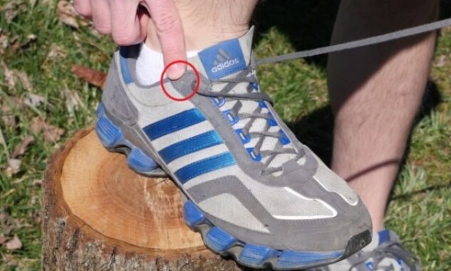 Spor ayakkabılarda ekstra bir delik neden bulunur