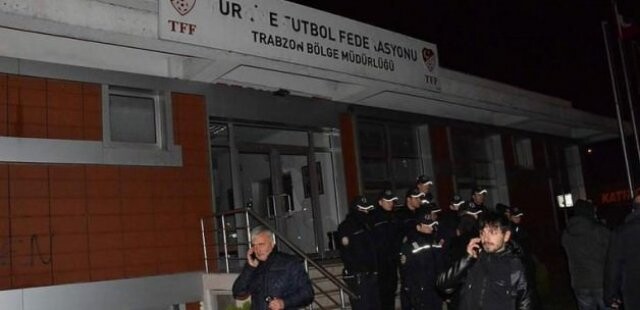 Trabzonspor taraftarları TFF binasını bastı