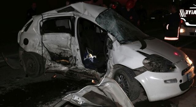 Ümraniye&#039;de trafik kazası: 2 ölü, 3 yaralı