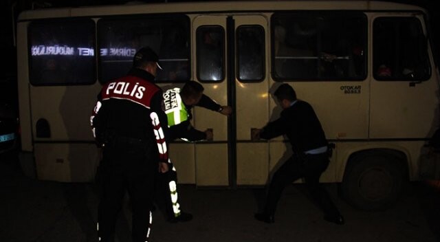 15 kişilik köy minibüsünden 43 mülteci çıktı