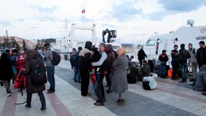 15 saatte 505 kaçak göçmen yakalandı