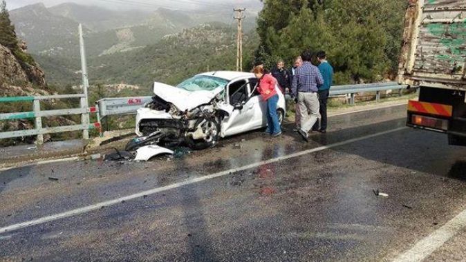 Adana&#039;da feci kaza, 3&#039;ü polis 4 yaralı var
